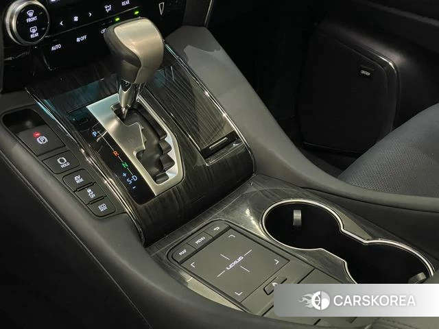 Lexus LM id 4348952 из Китая 20