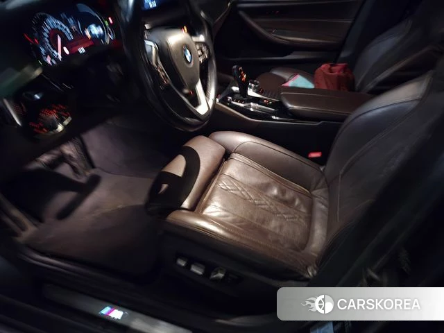 BMW 5 Series (G30) 2018 Серебристо-серый из Кореи, фото 6