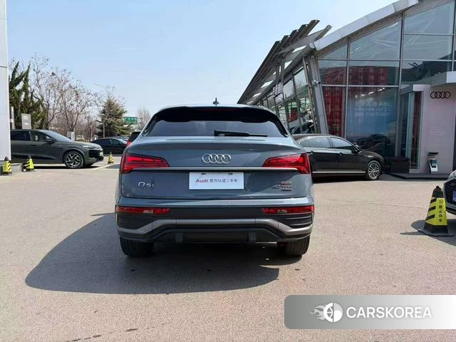 Audi Q5L Sportback 2023 Темно-серый из Китая, фото 6