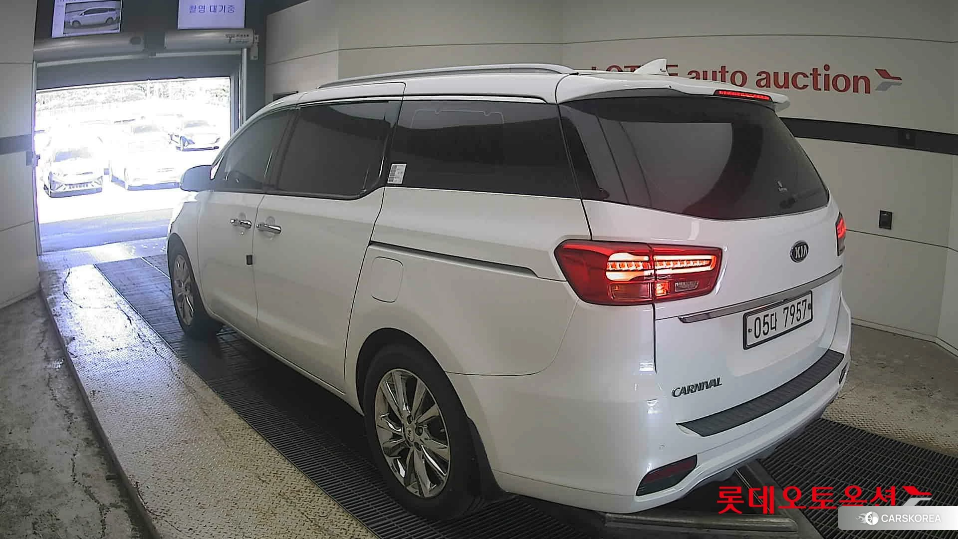 Kia Carnival id 4902436 из Кореи 33