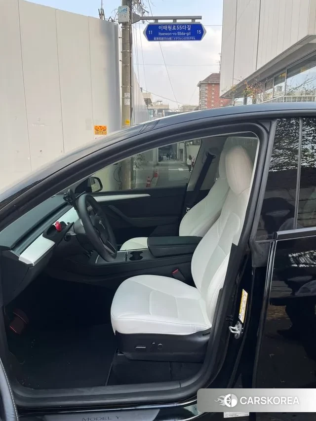 Tesla Model Y 2023 Черный из Кореи, фото 6