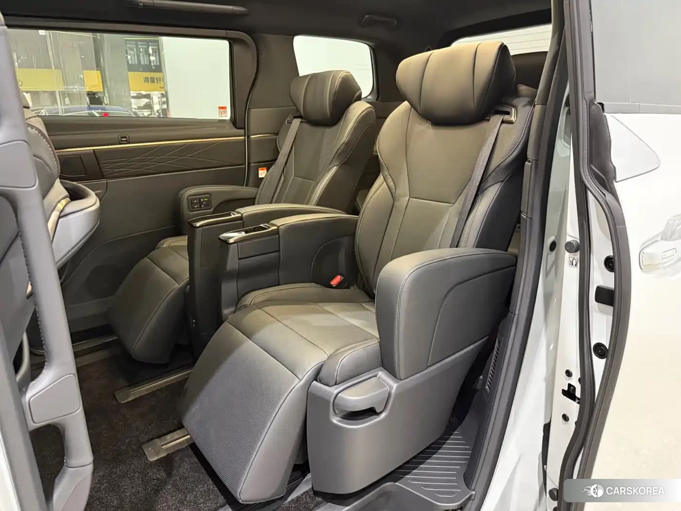 Toyota Elfa id 4686237 из Китая 22