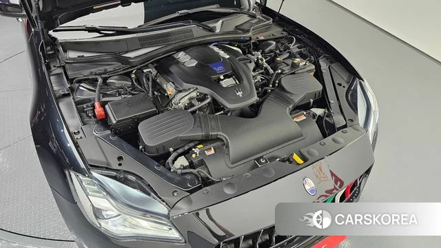 Maserati Quattroporte id 4507679 из Кореи 16