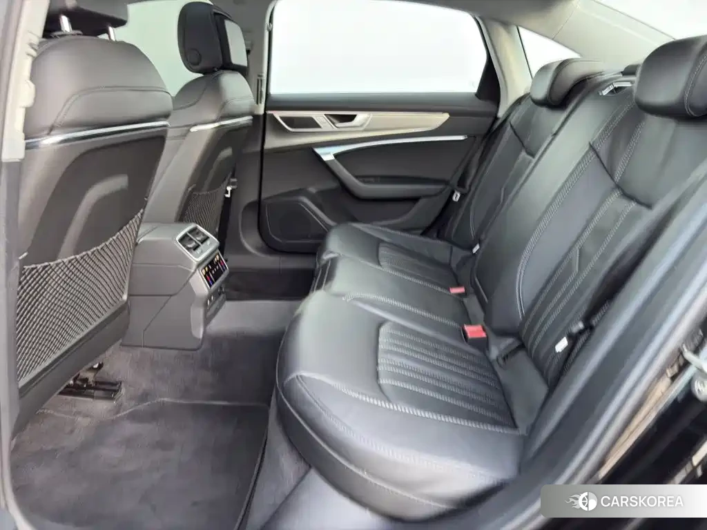 Audi A6L id 4617069 из Китая 14
