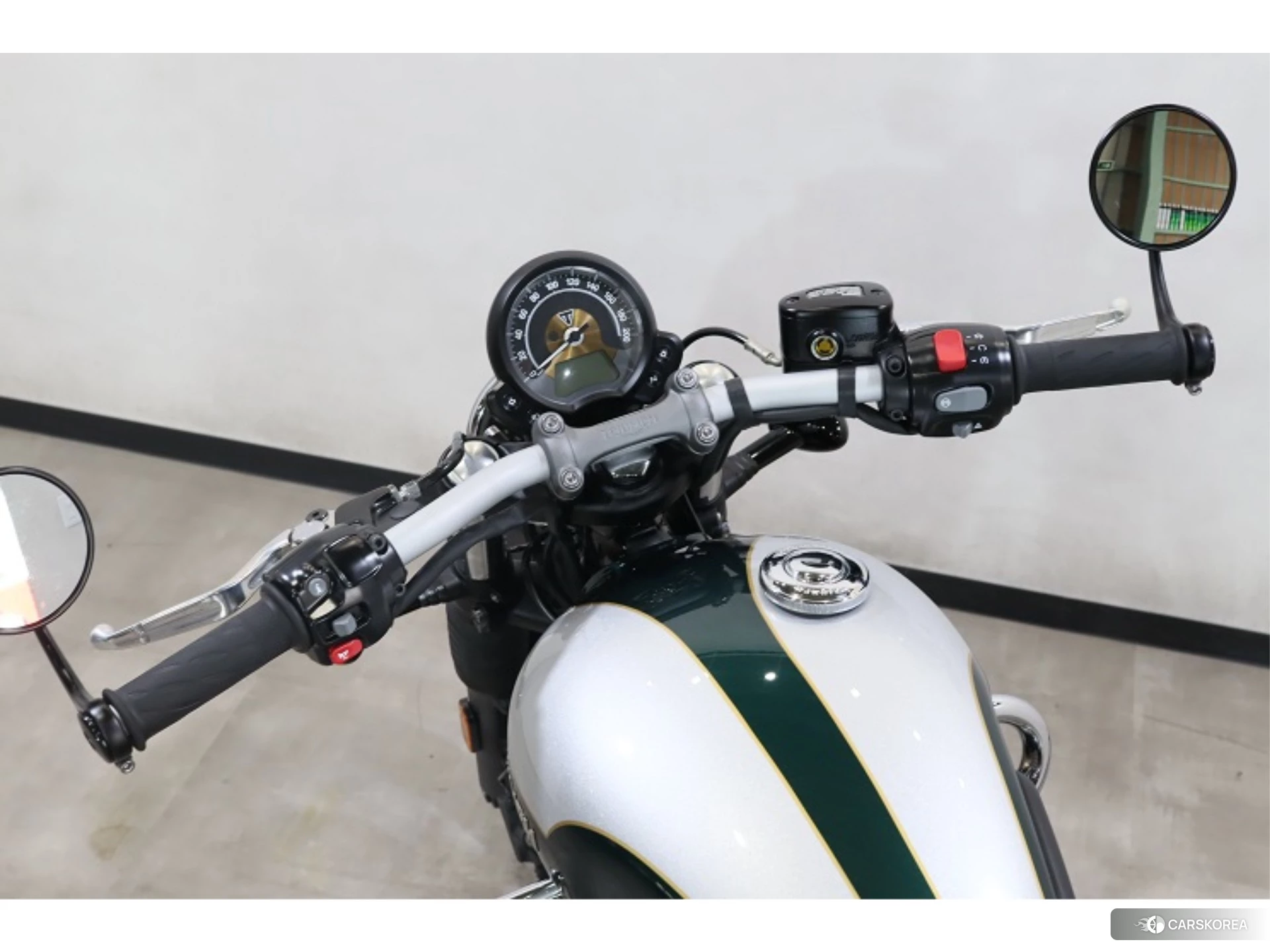 Triumph BONNEVILLE BOBBER id 3946612 из Японии 19