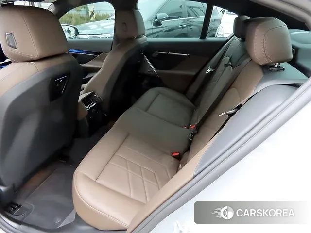 BMW 5 Series (G60) id 3507241 из Кореи 16