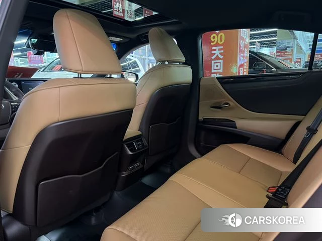 Lexus ES id 4277218 из Китая 22
