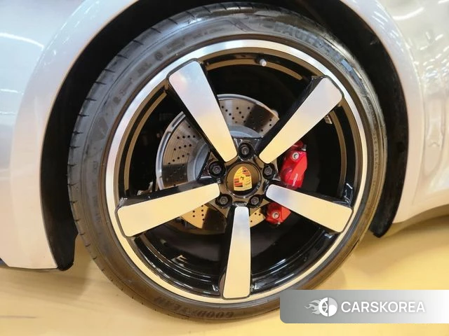 Porsche 911(992) id 4594472 из Кореи 16