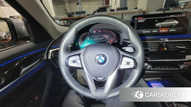 BMW 5 Series (G30) 2023 Цвет галактики из Кореи, фото 6