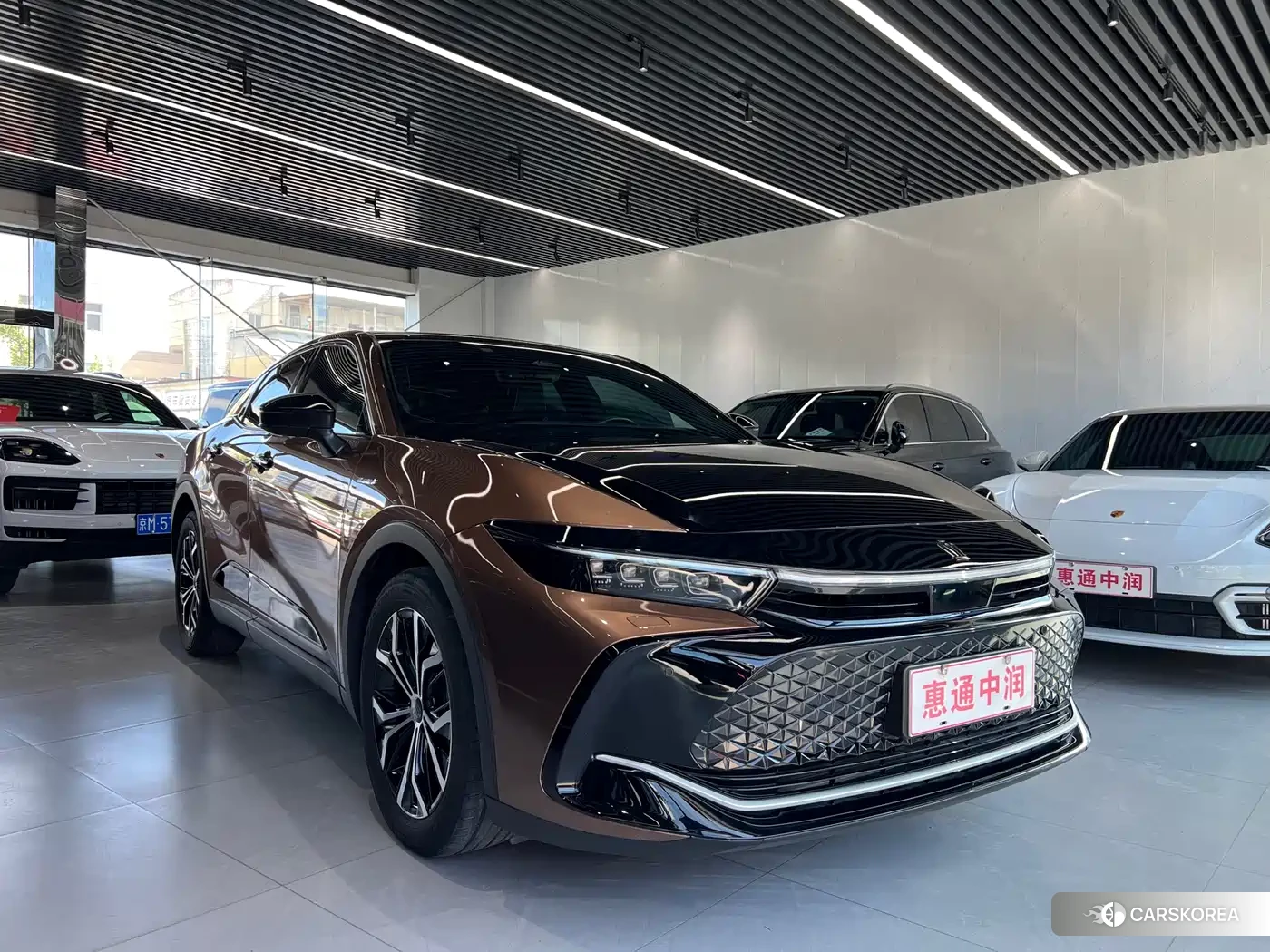 Toyota Crown SportCross id 4546471 из Китая 15