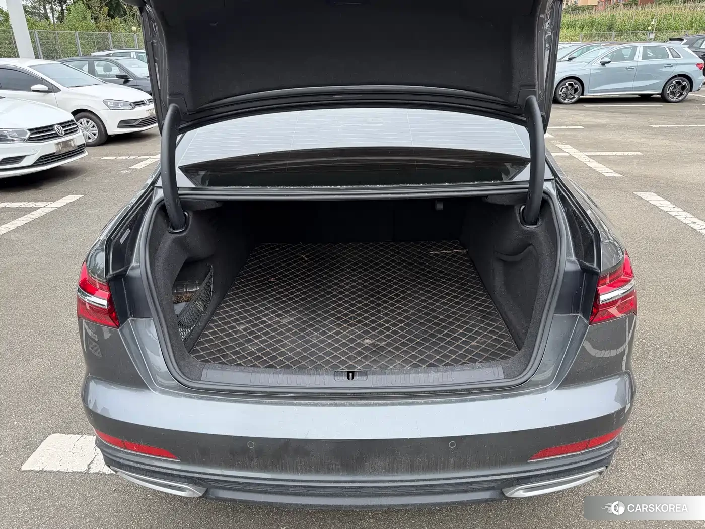 Audi A6L id 4559605 из Китая 7