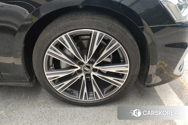 Audi A6L id 4300974 из Китая 13