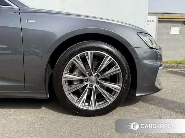 Audi A6L id 4254850 из Китая 16
