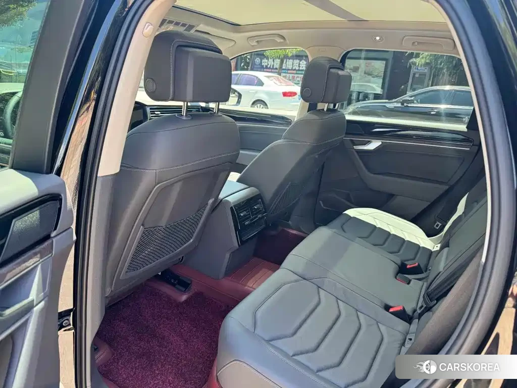 Volkswagen Touareg 2026 Черный из Китая, фото 6