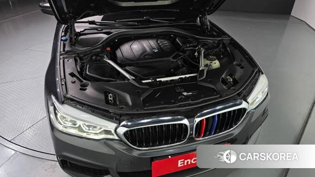 BMW 5 Series (G30) id 4397948 из Кореи 16