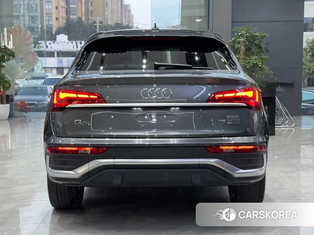 Audi Q5L Sportback 2022 Серебристо-серый из Китая, фото 6