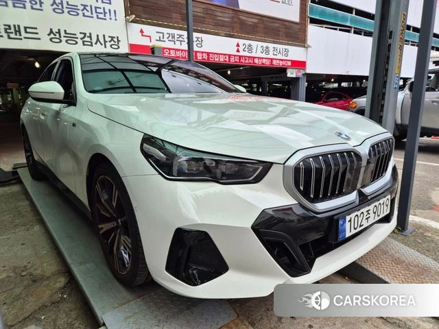 BMW 5 Series (G60) id 4488289 из Кореи 16