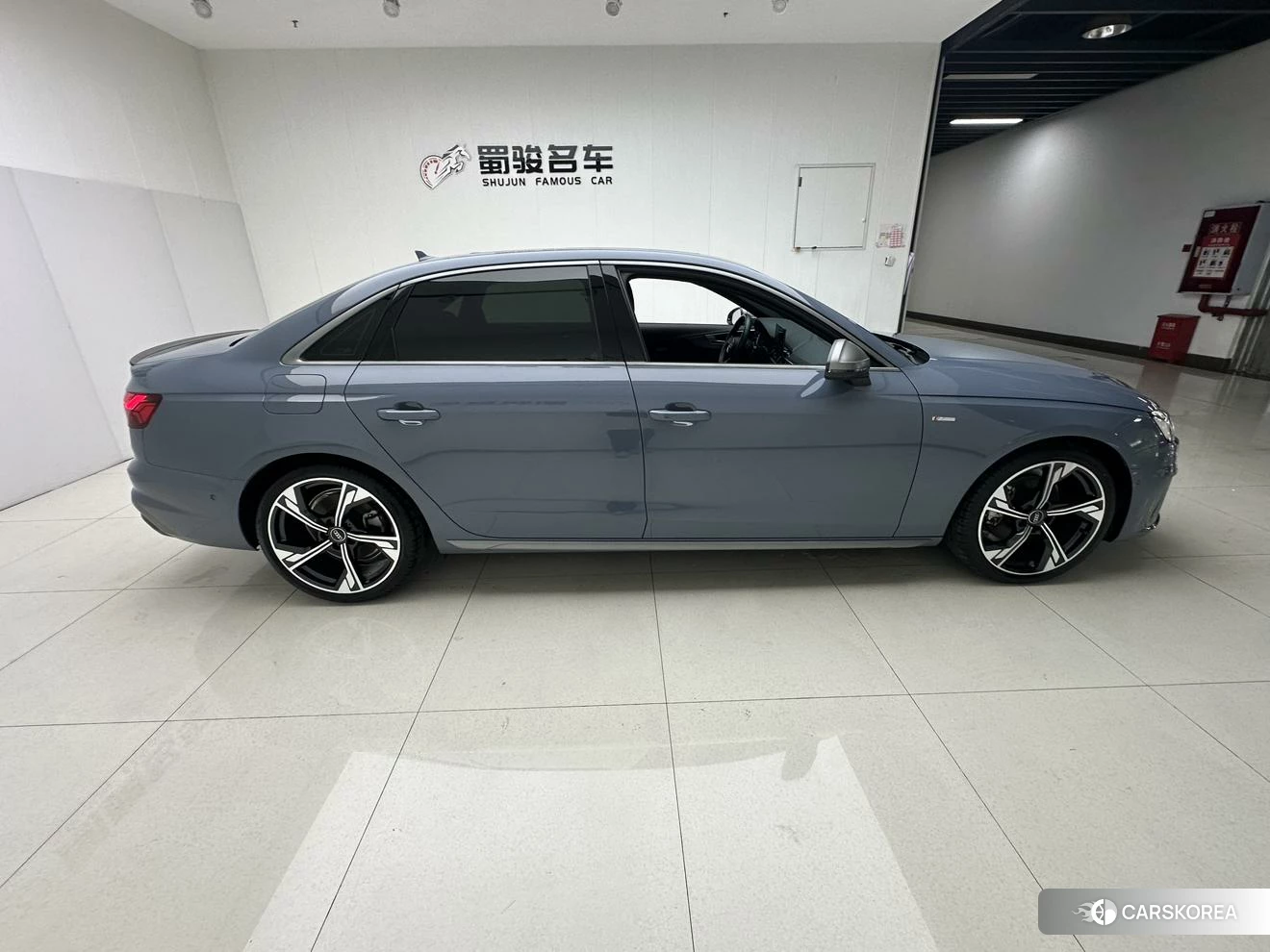 Audi A4L 2021 Темно-серый из Китая, фото 6