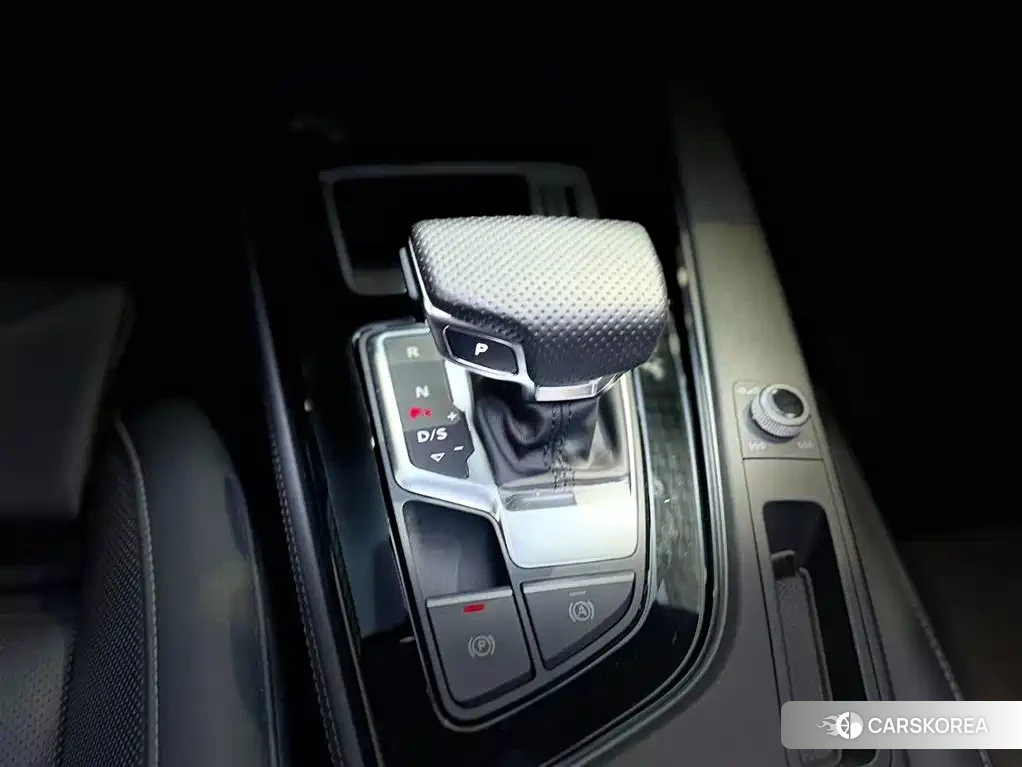 Audi A4L id 4546583 из Китая 7