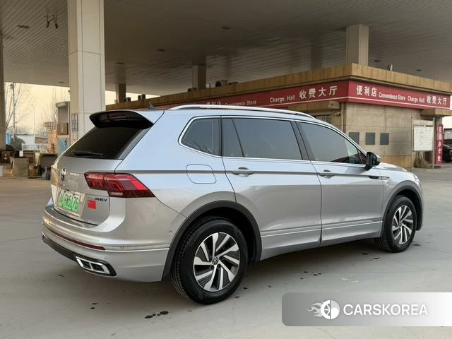 Volkswagen Tiguan L PHEV 2024 Серебристо-серый из Китая, фото 6