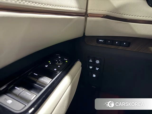 Lexus LM id 4272242 из Китая 24