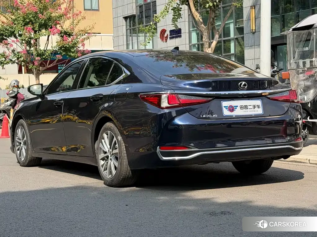 Lexus ES id 4644735 из Китая 10