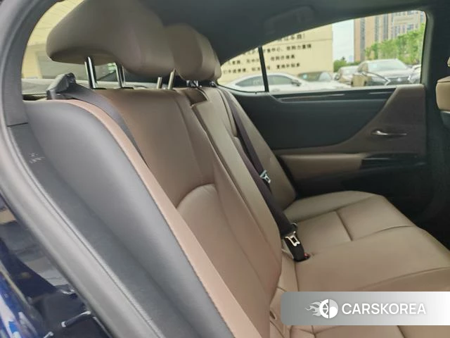Lexus ES id 4291531 из Китая 10