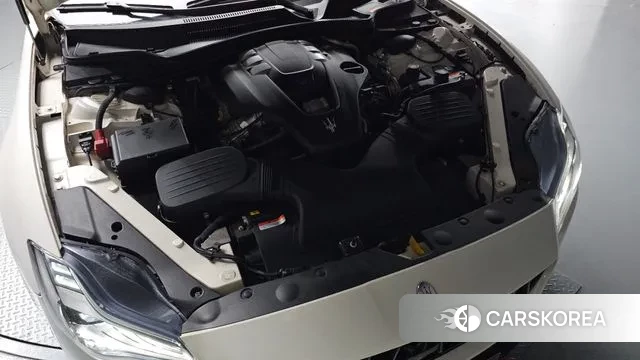 Maserati Quattroporte id 3350968 из Кореи 16