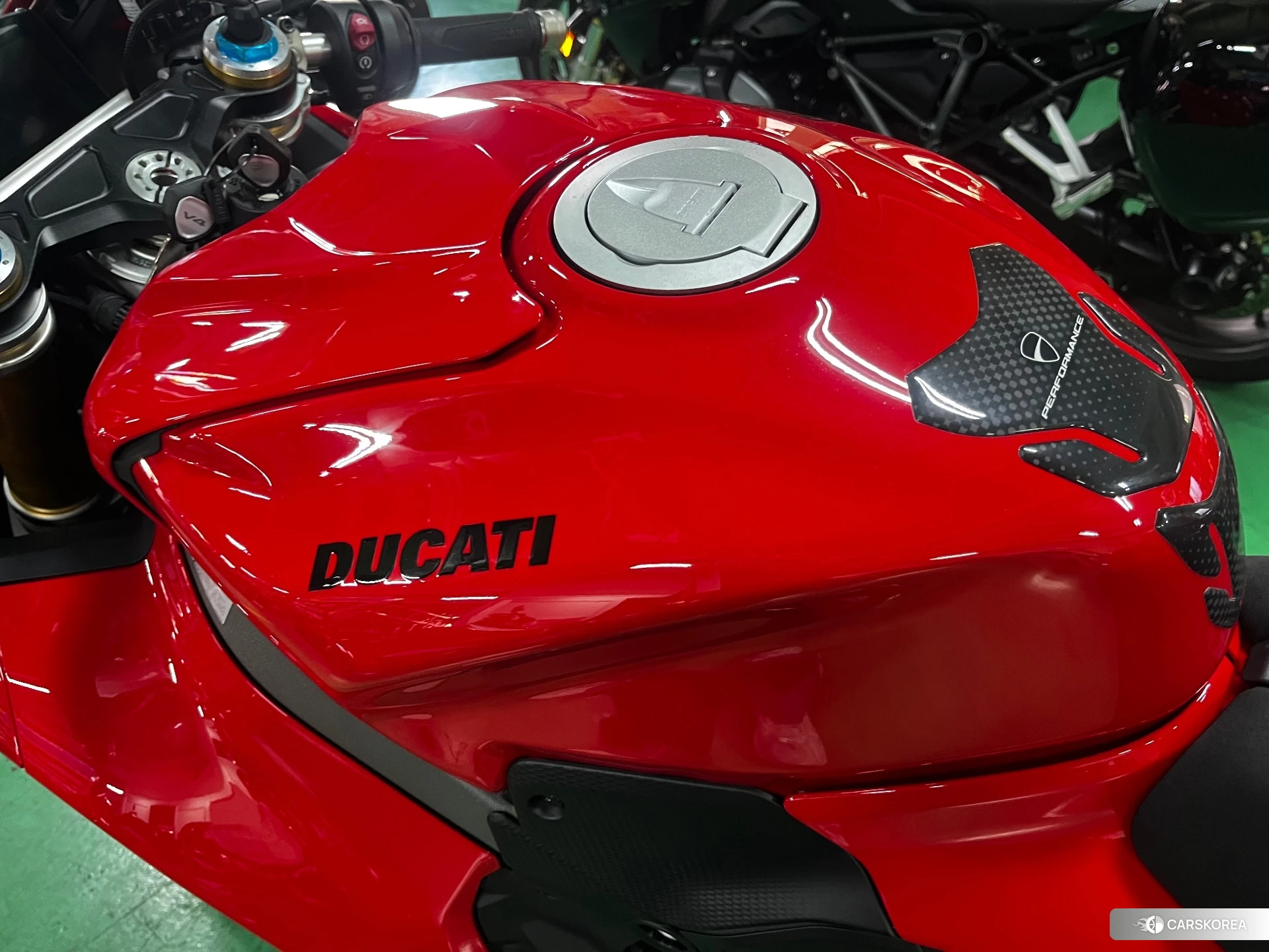 Проданный Ducati PANIGALE V4 S id 4352773 из Японии, фото 6