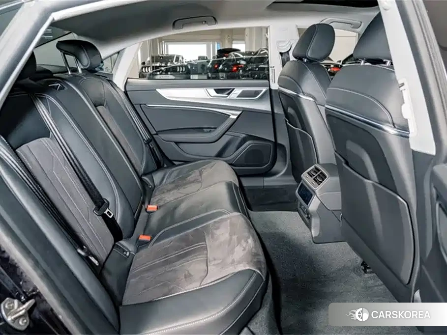 Audi A7L id 4545727 из Китая 19