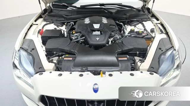 Maserati Quattroporte id 4502237 из Кореи 28