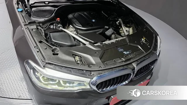 BMW 5 Series (G30) id 3344649 из Кореи 16