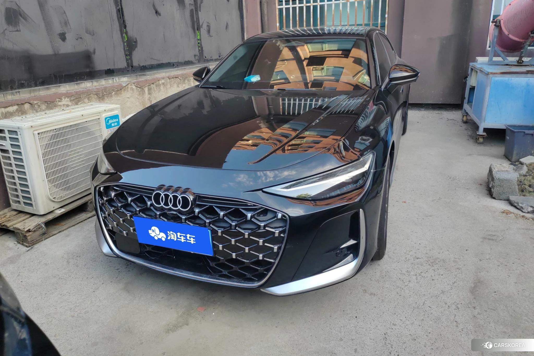 Audi A6L id 4452960 из Китая 13