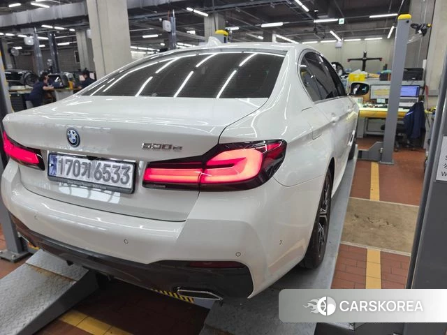 BMW 5 Series (G30) 2023 Белый из Кореи, фото 6