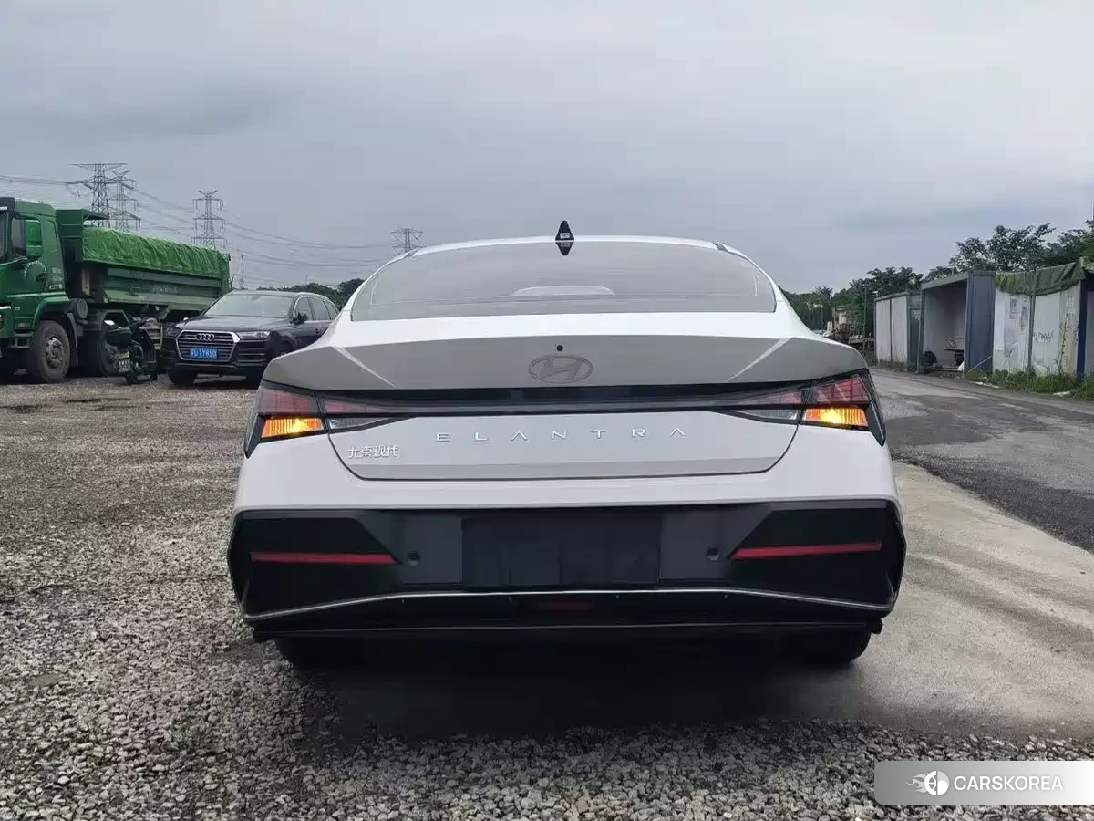 Hyundai Elantra 2026 Белый из Китая, фото 6