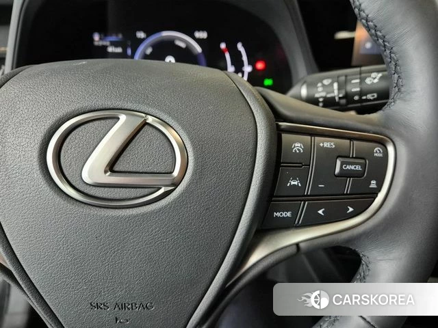 Lexus UX300h id 3856372 из Кореи 16