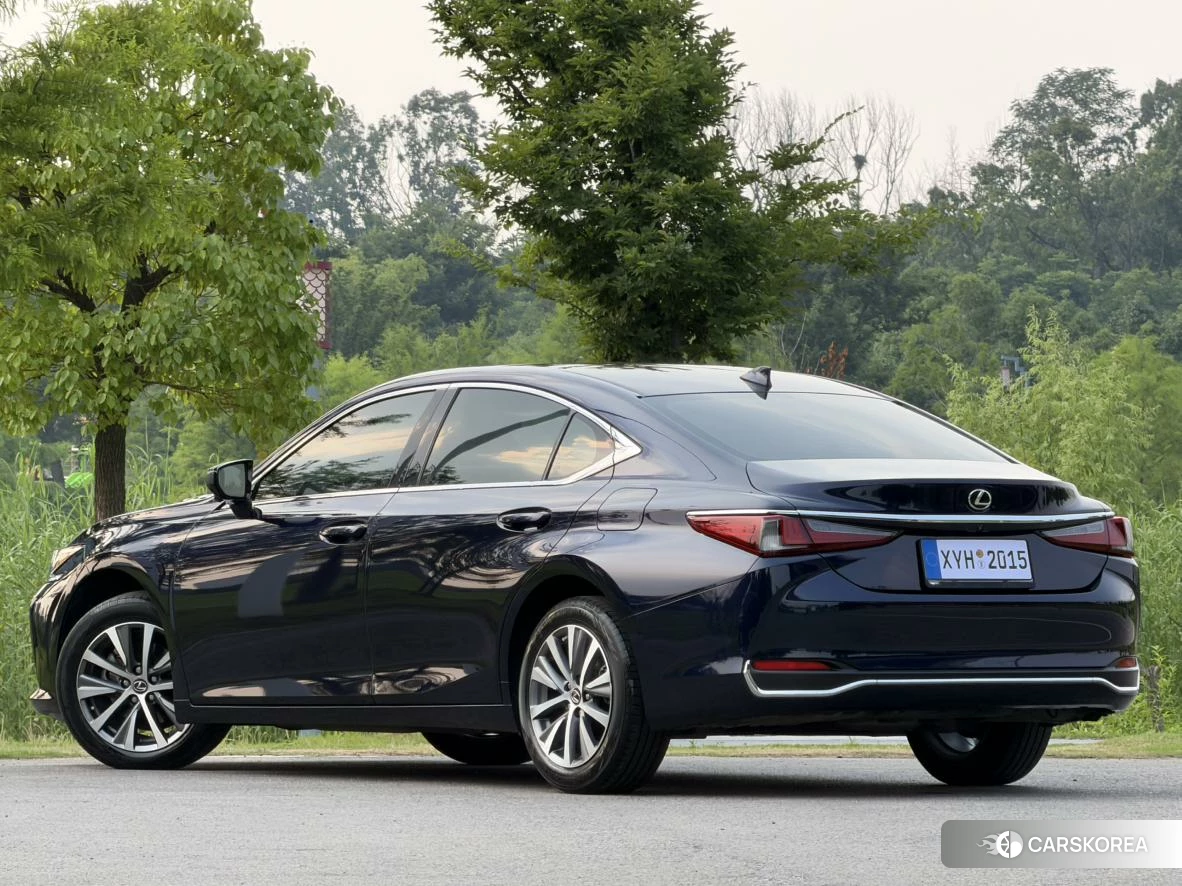 Lexus ES id 4512403 из Китая 16