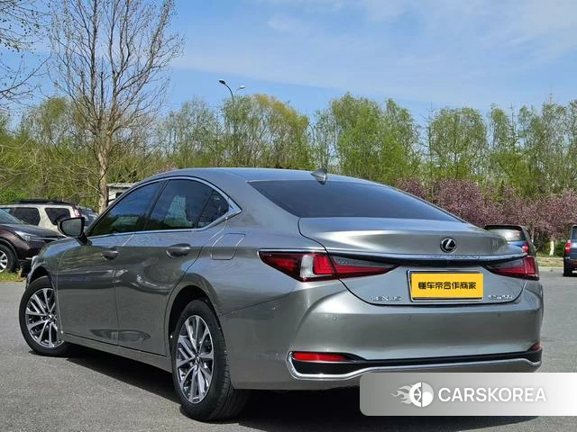 Lexus ES 2022 Темно-серый из Китая, фото 6