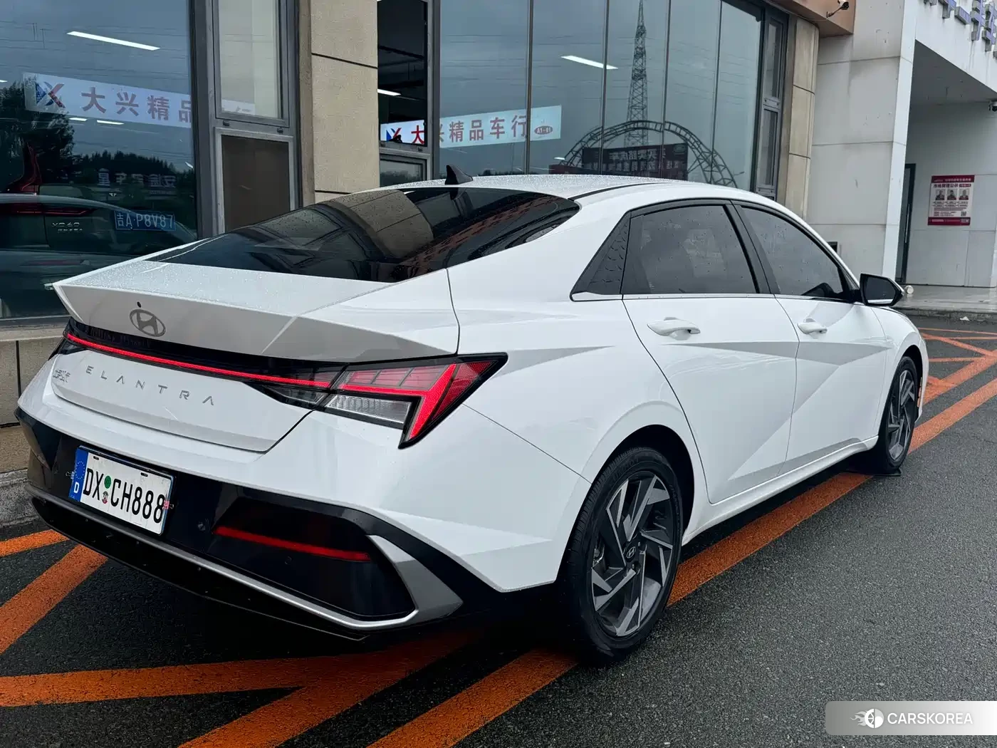 Hyundai Elantra 2023 Белый из Китая, фото 6