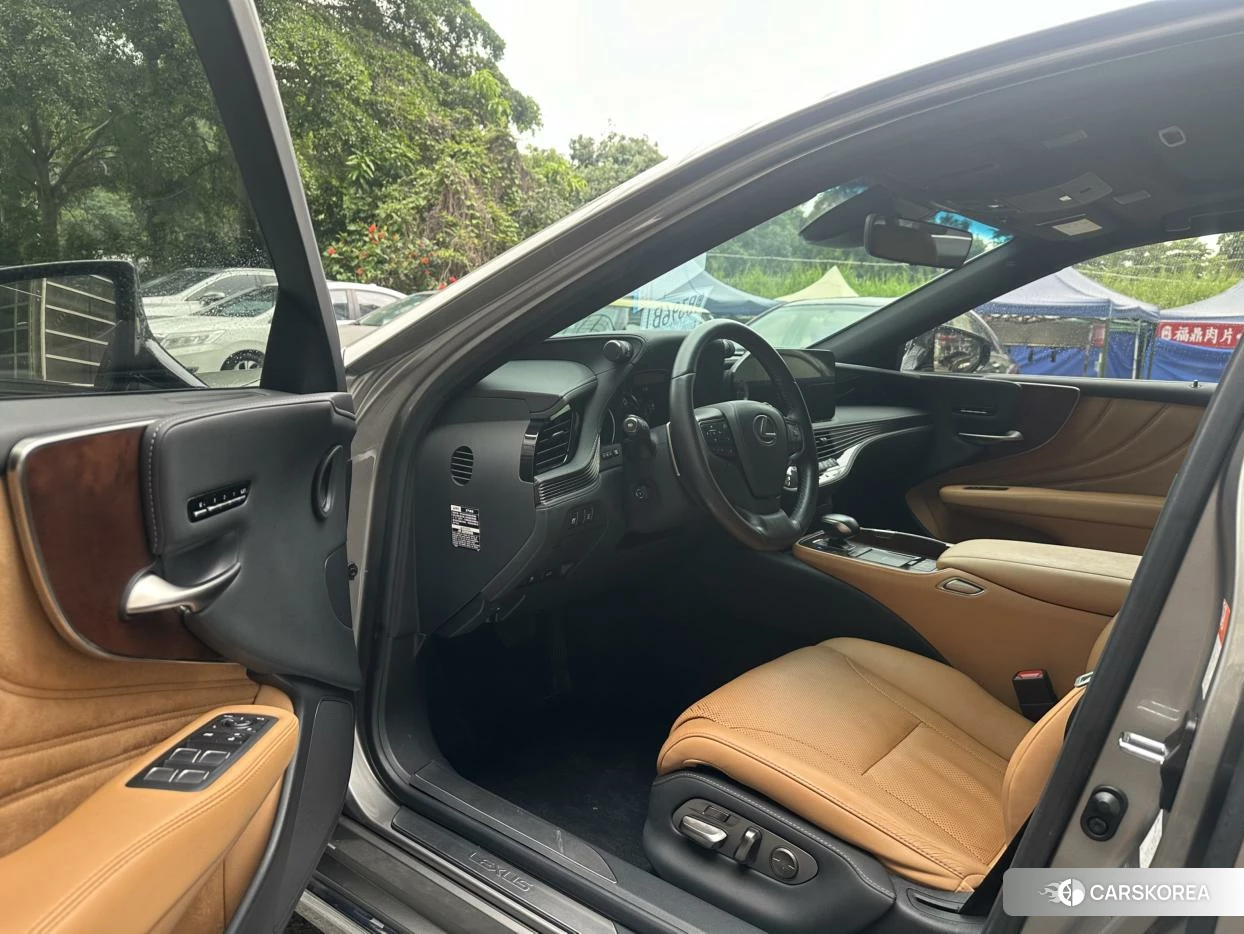 Lexus LS 2019 Серебристо-серый из Китая, фото 6