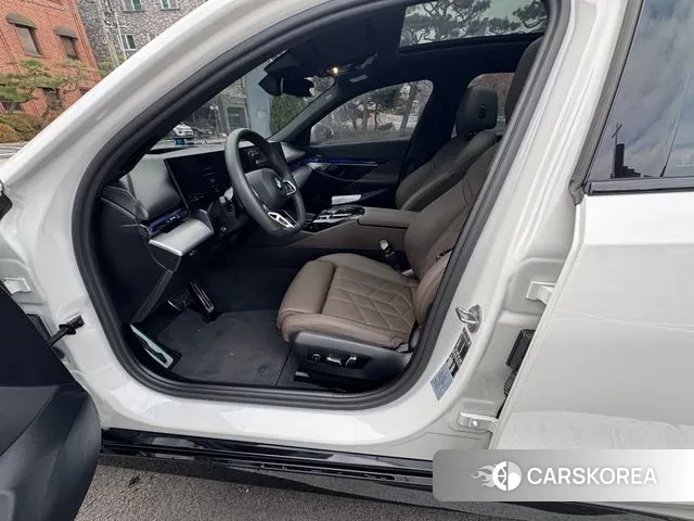 BMW 5 Series (G60) id 3522865 из Кореи 16