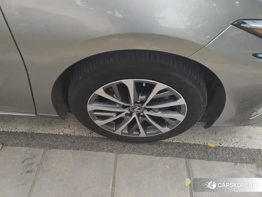 Lexus ES id 4600529 из Китая 12