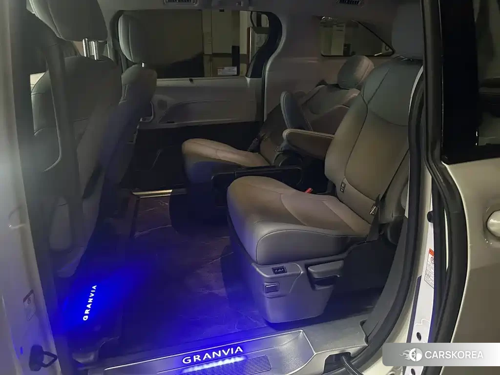 Toyota Granvia 2024 Белый из Китая, фото 6