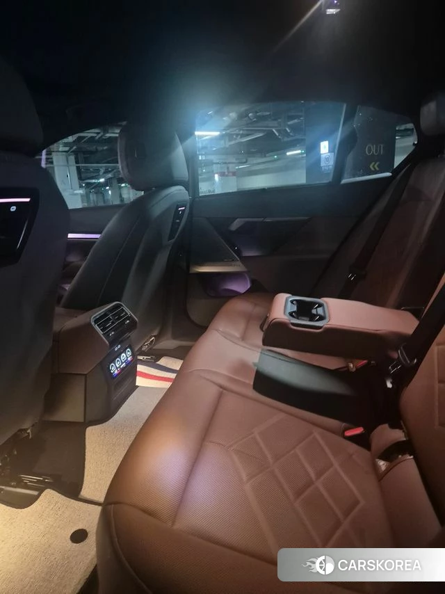BMW 5 Series (G60) 2025 Цвет галактики из Кореи, фото 6