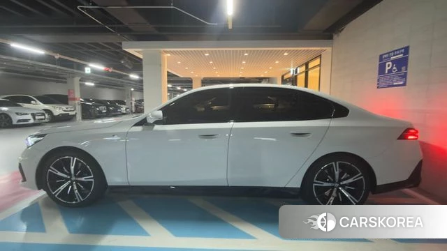 BMW 5 Series (G60) 2025 Белый из Кореи, фото 6