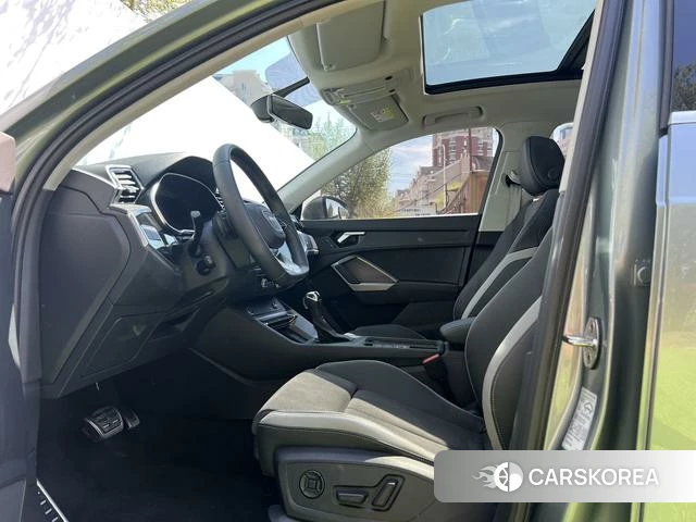 Audi Q3 2023 Темно-серый из Китая, фото 6