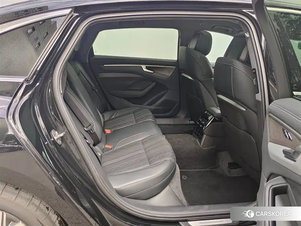 Audi A6L id 4679477 из Китая 19