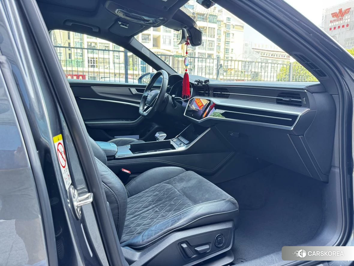Audi A6L id 4440855 из Китая 17