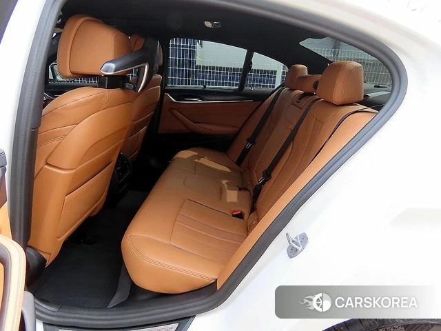 BMW 5 Series (G30) id 4308755 из Кореи 16