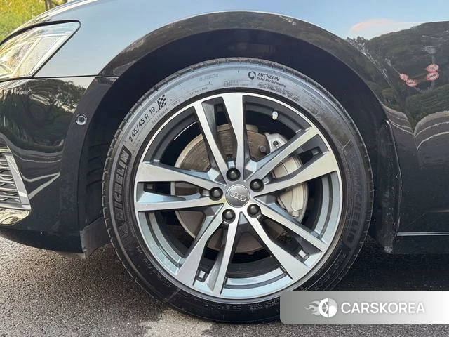 Audi A6L id 4261086 из Китая 10